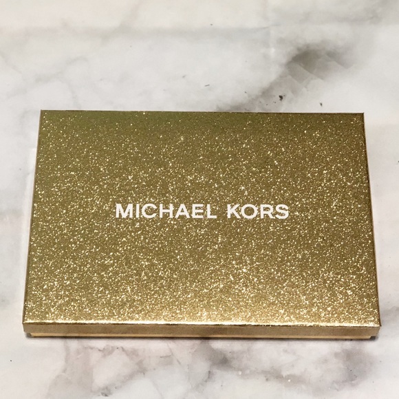 ‼️LAST ONE‼️Michael Kors Gusset Wristlet Grey O92 - Picture 2 of 5